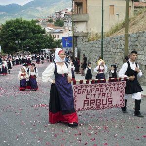 Festa di Sant’Antonio da Padova, gruppo folk (foto Digital Photonet Arbus)