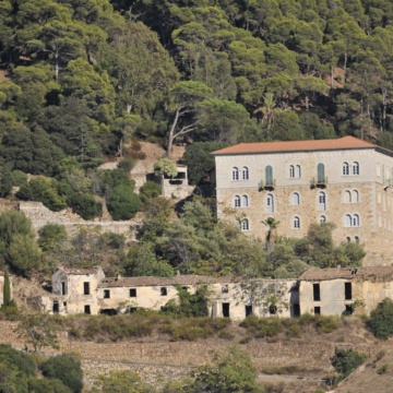 Ingurtosu, veduta panoramica con il palazzo della Direzione (foto Ivo Piras)
