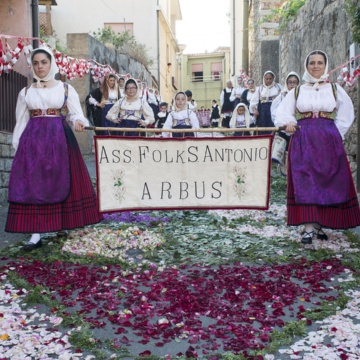 Festa di Sant'Antonio, gruppo folk Arbus (foto Digital Photonet Arbus)
